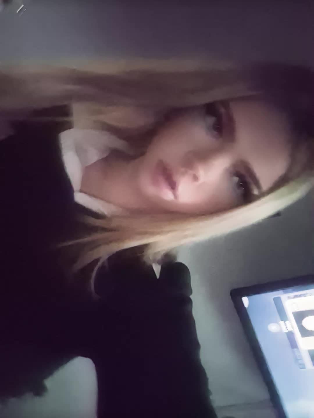 @🪽👱♀️