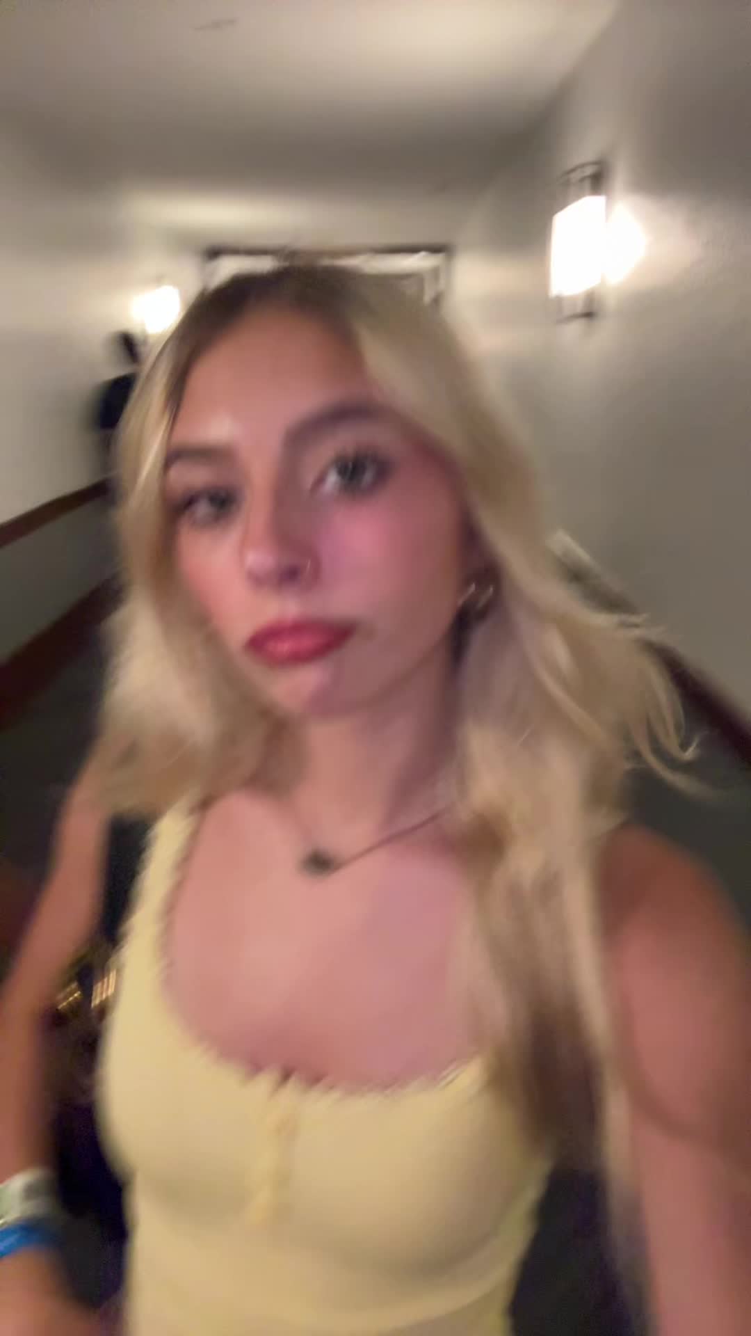 @bella