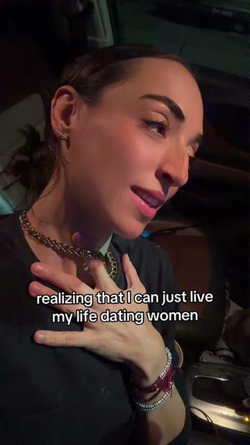 @lesbianflexx | WLW Community