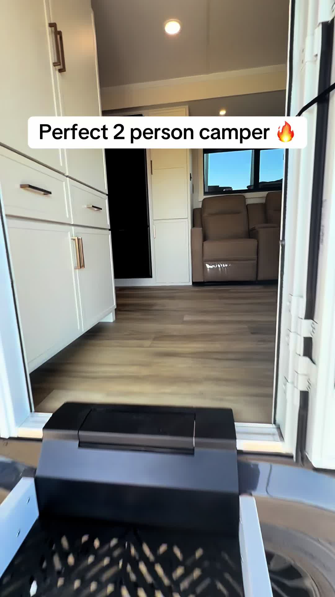 @Angel Sells RVs
