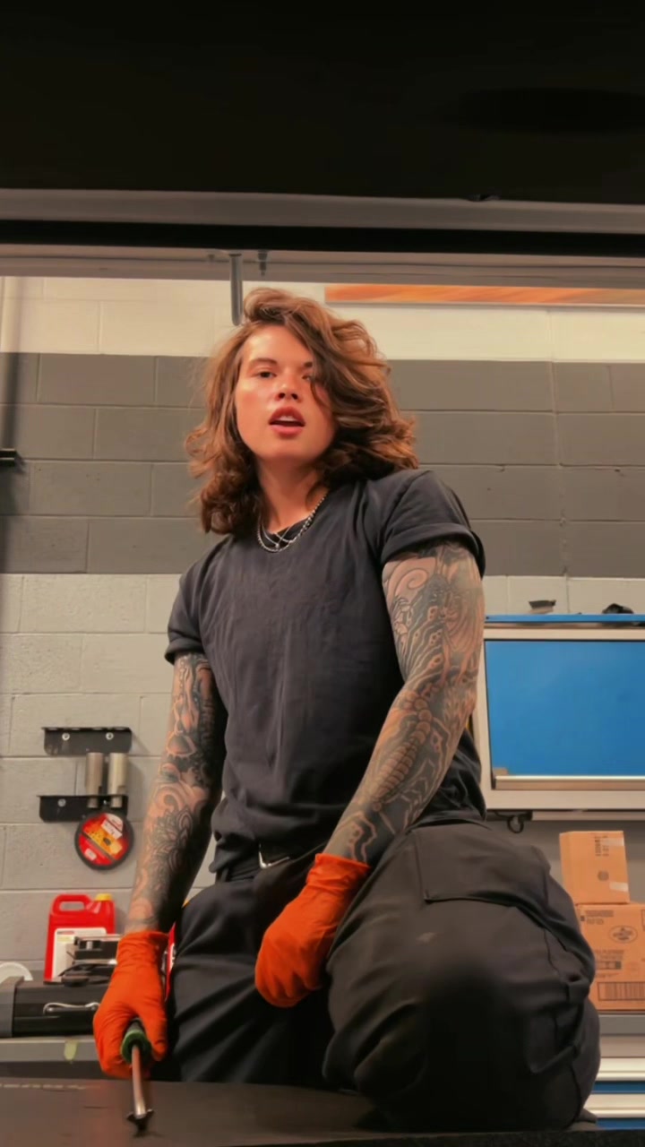 @Meg The Mechanic🏳️🌈