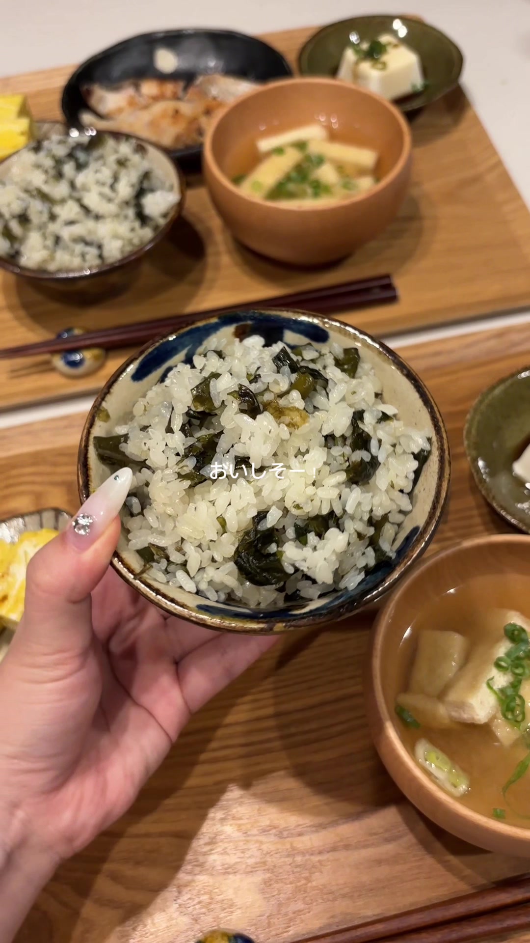 @にこ