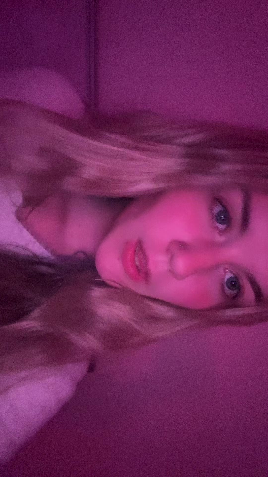 @unironicallyblonde