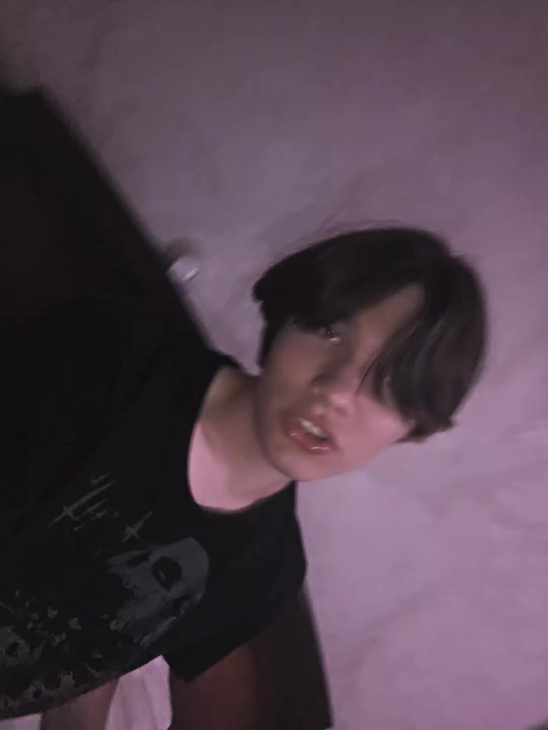 @•_•@