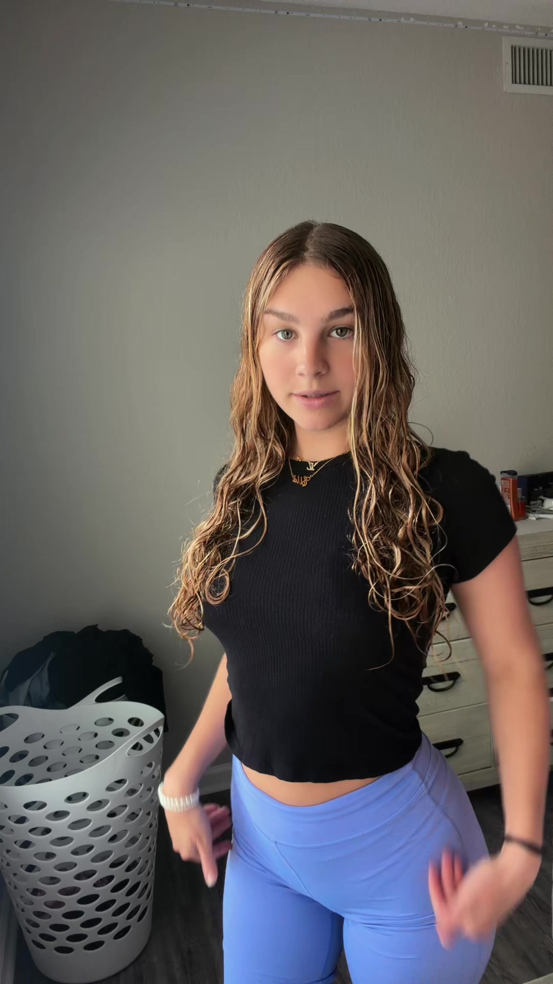 @Theyluvvella