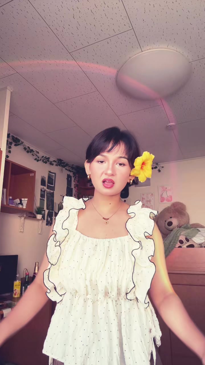@ALINA🌸