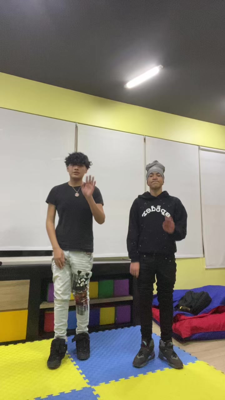 @𝐀𝐥𝐞𝐱𝐢𝐬