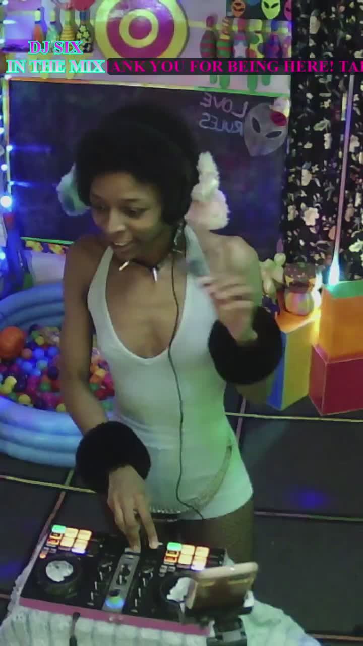 @Ashle la DJ SIX