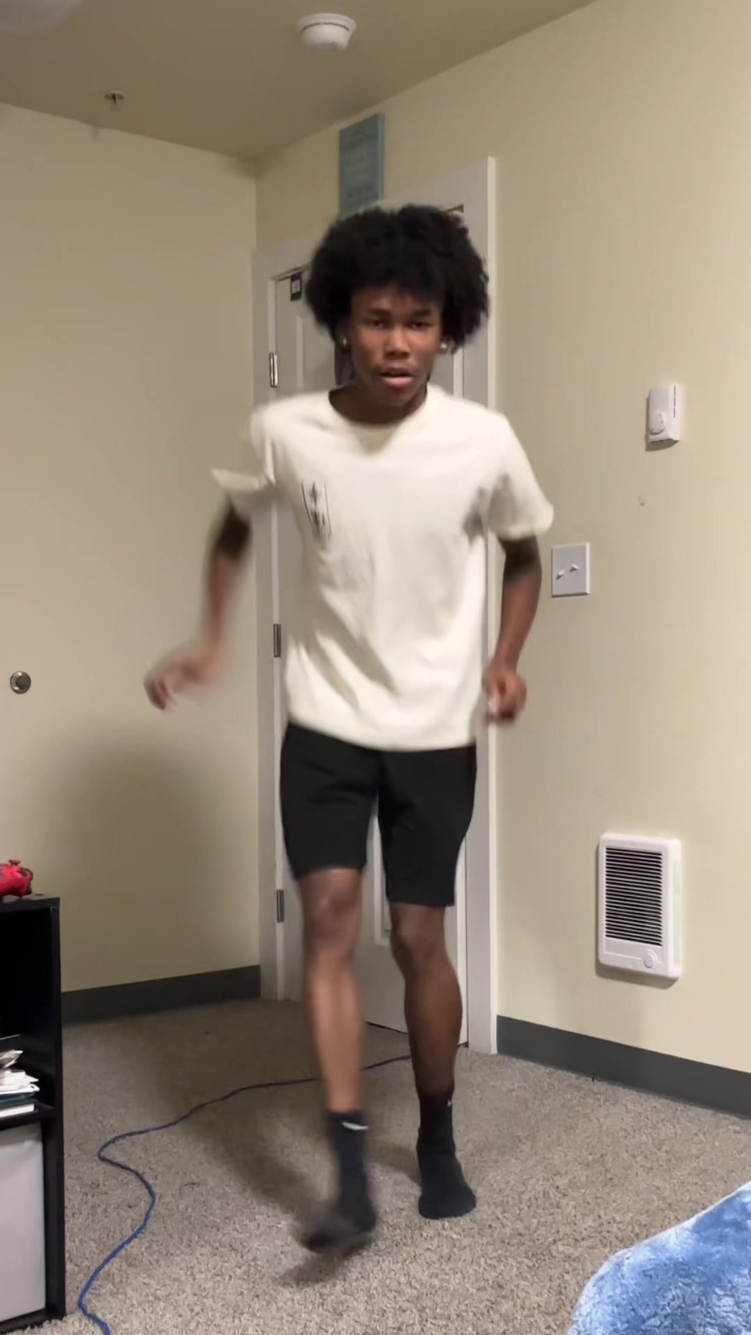 @￼