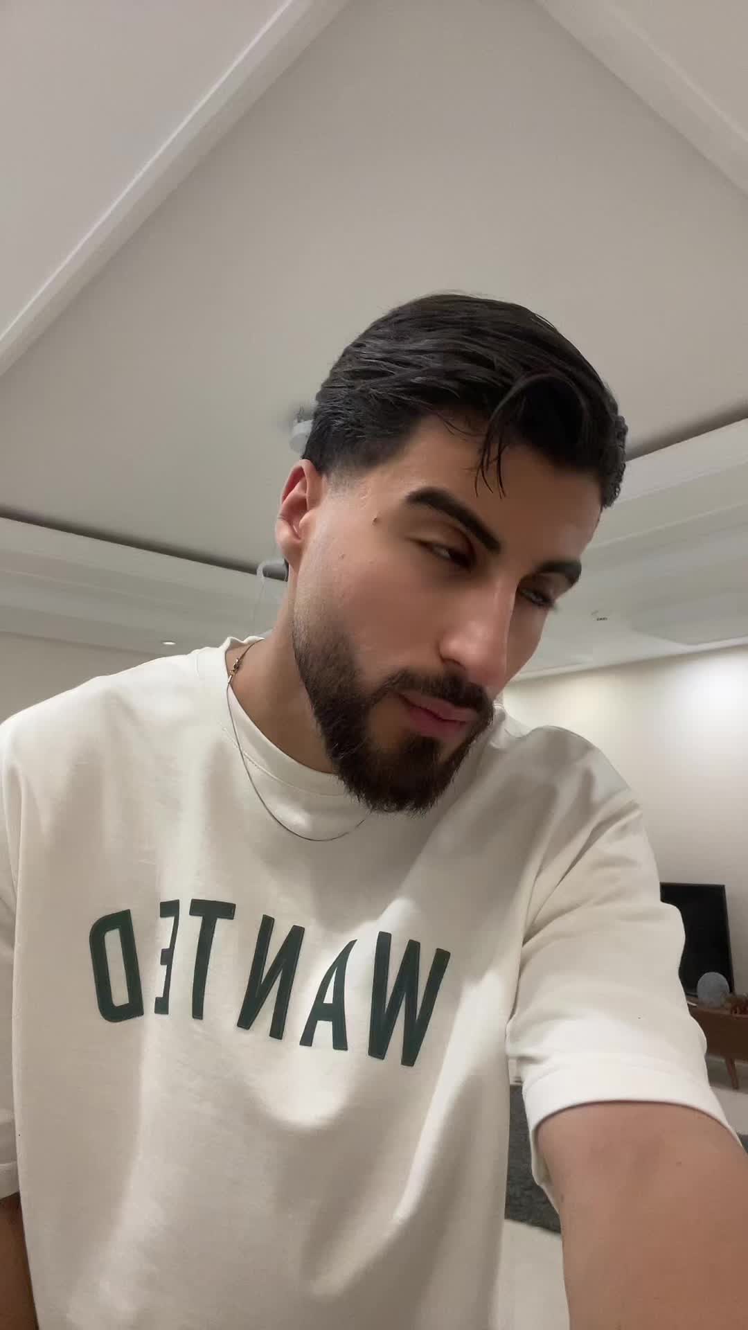 @Alighsmiii