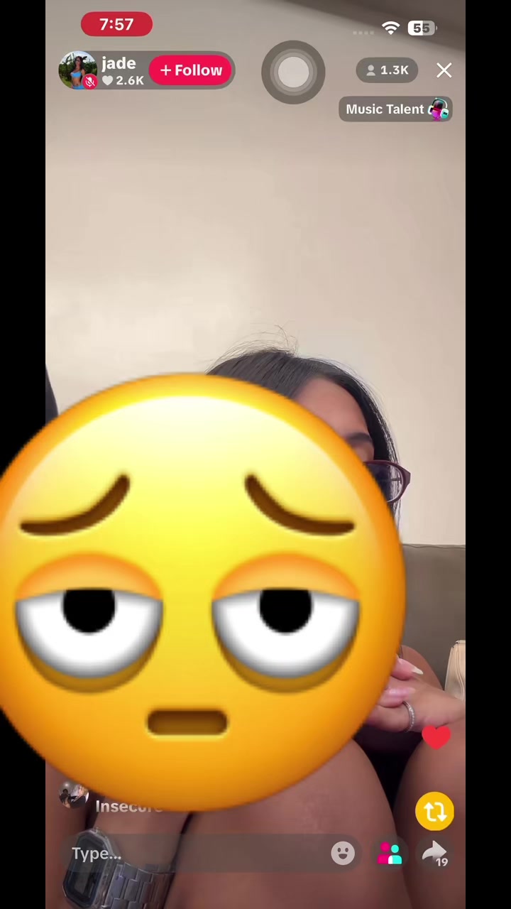 @🫨
