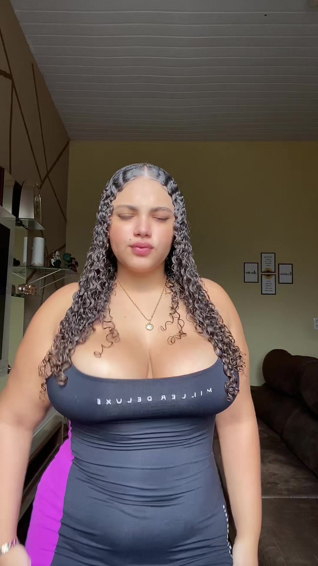 @22vitoriaribeiro
