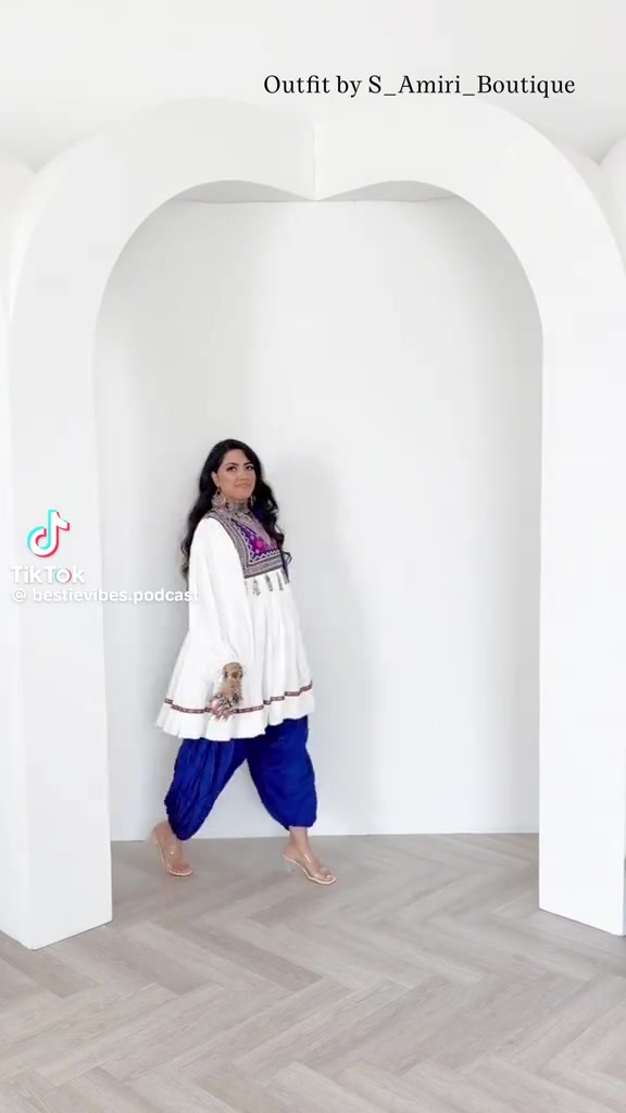 @farnazdeura2424