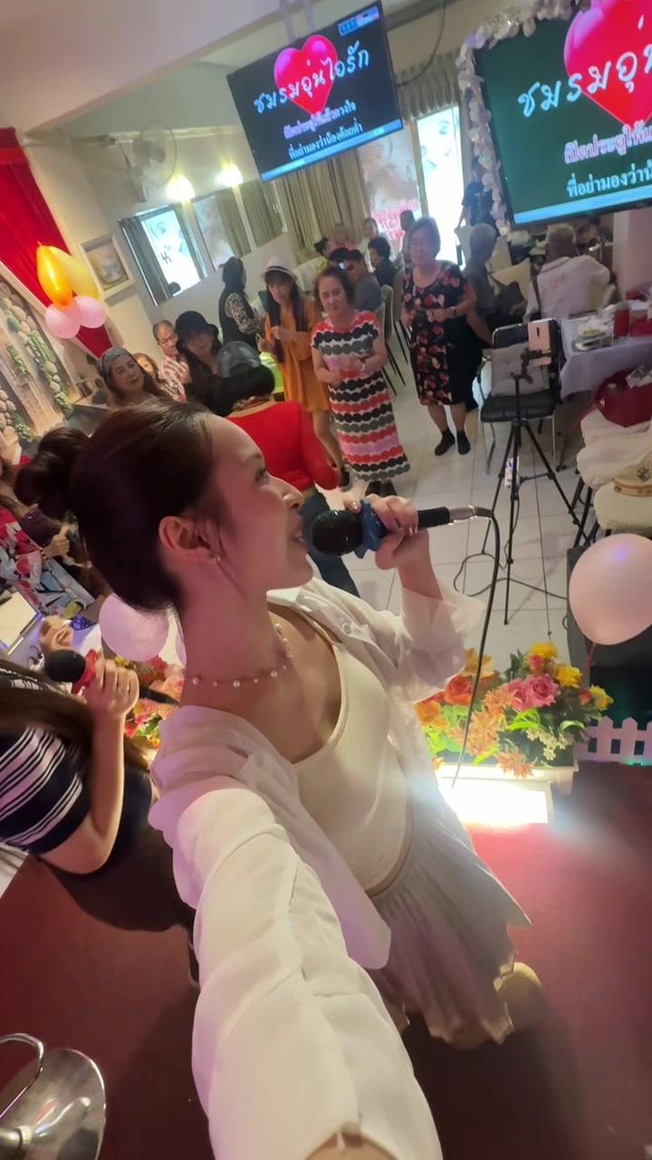 @ผัดไท กมลชนก (เจ๊สี่เก่ง)
