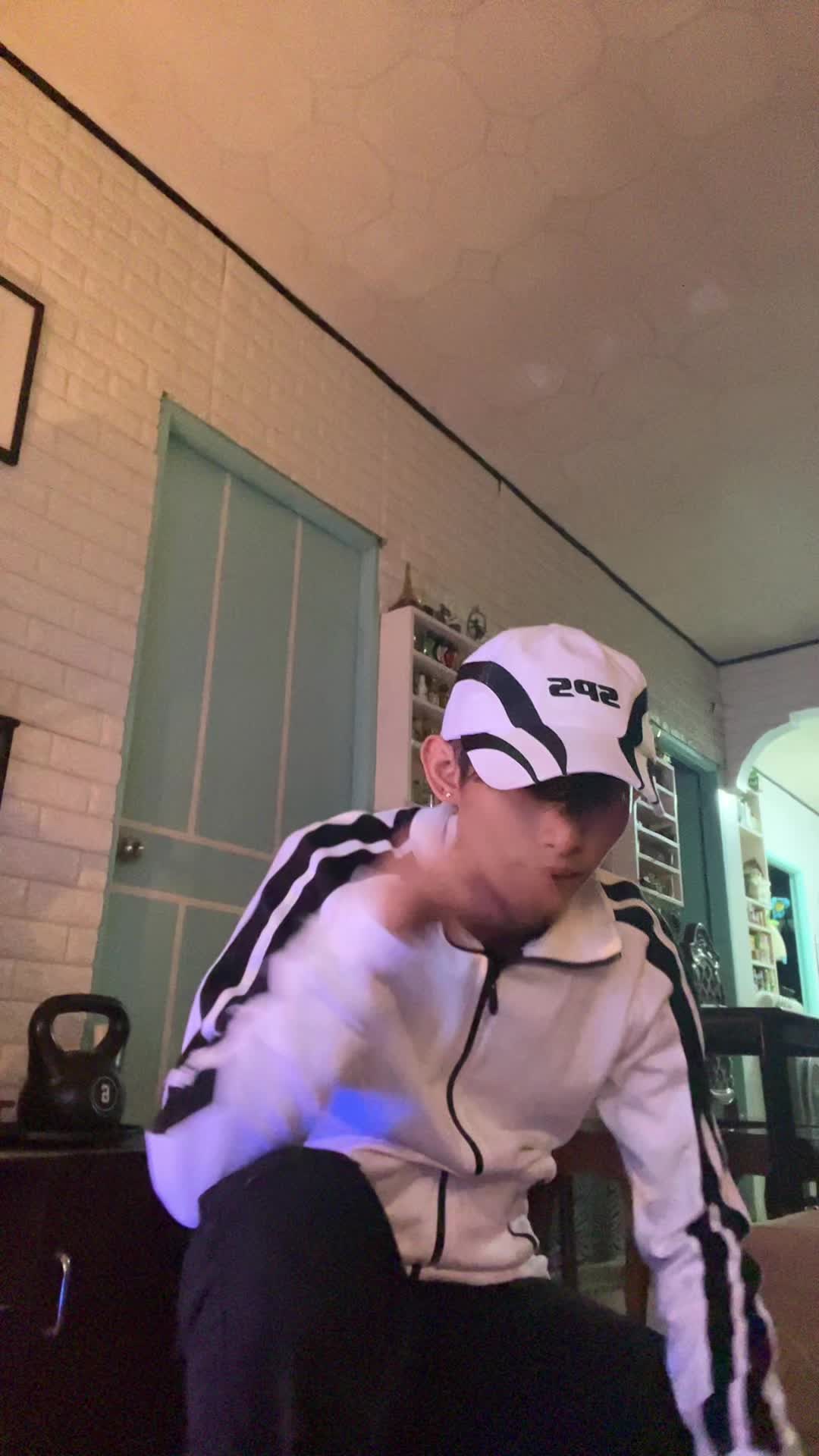 @Lez
