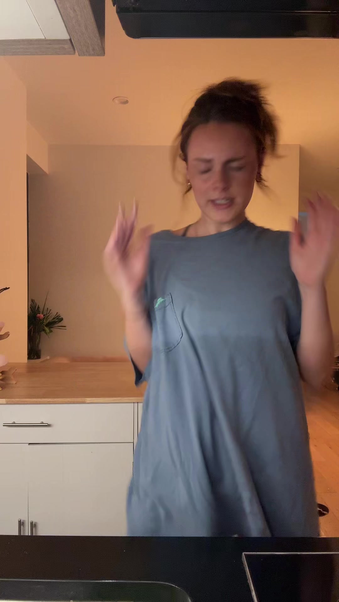 @🧍🏼&zwj;♀️