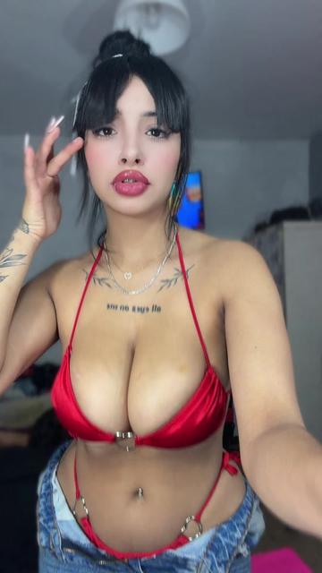 @Anaahii1