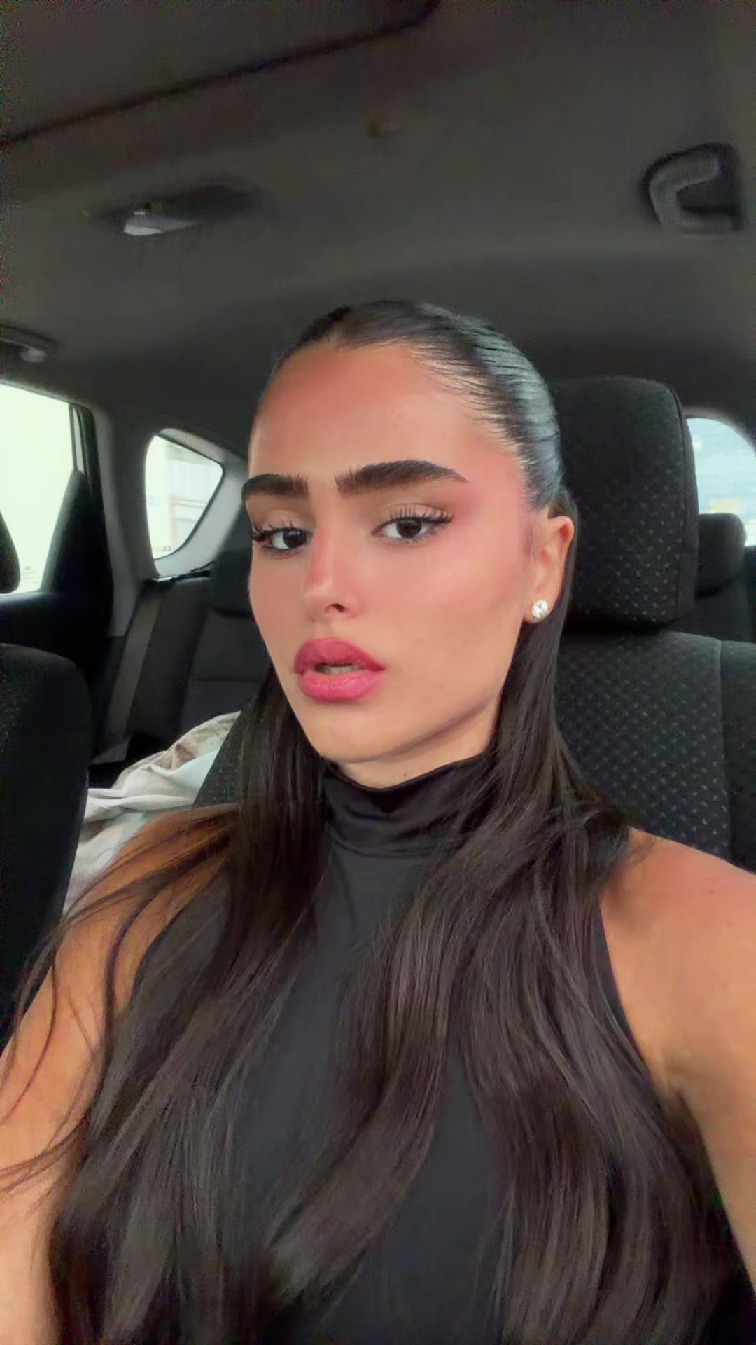 @שירז רחמין | מעצבת גבות וריסים