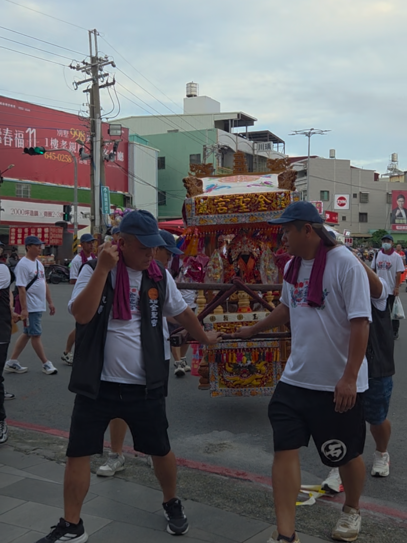 @帥哥跑廟會
