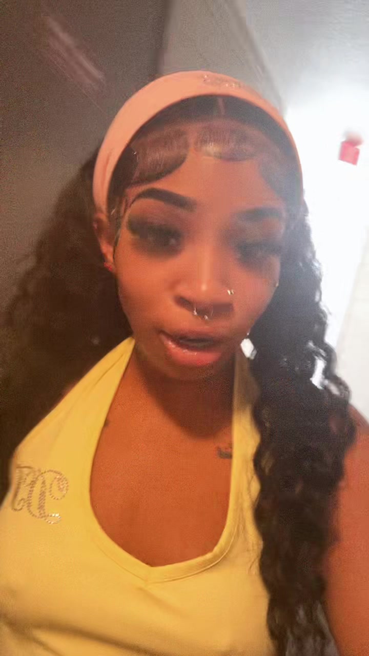 @👩🏽&zwj;❤️&zwj;💋&zwj;👩🏽