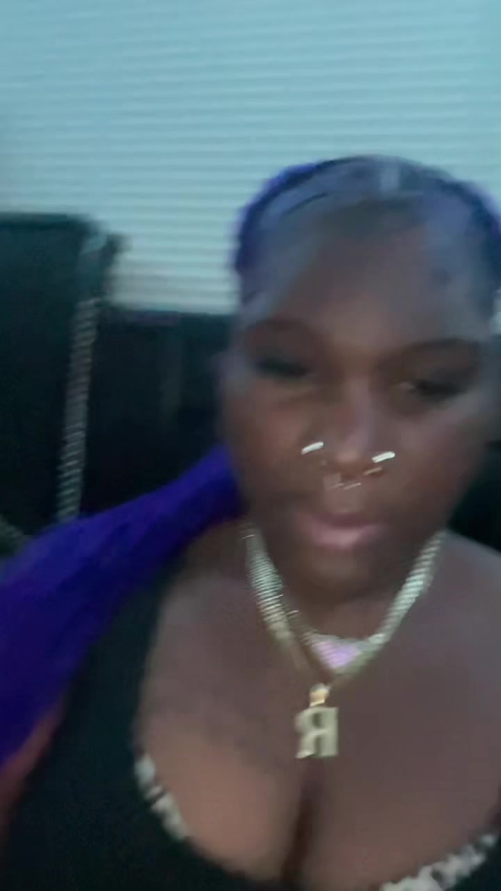 @thickerthanaasnicker 🍫