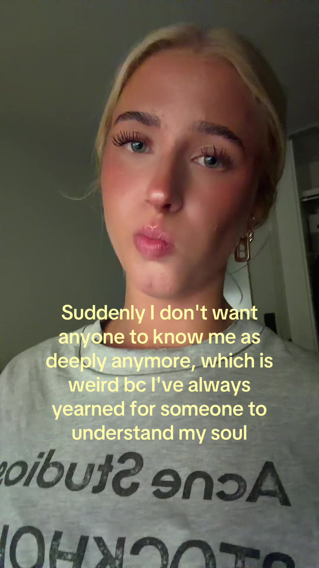 @theelliebarker