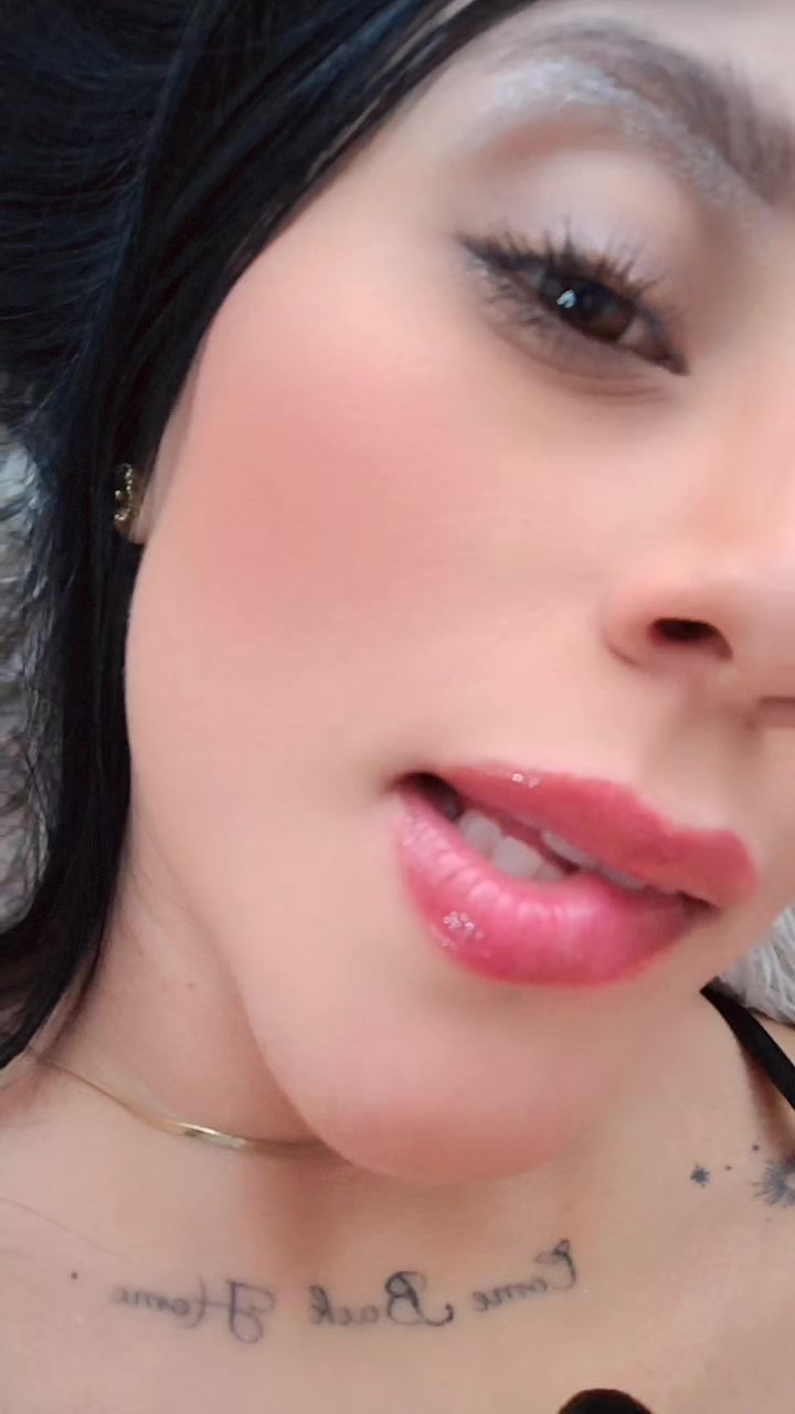 @BELLA TORRES