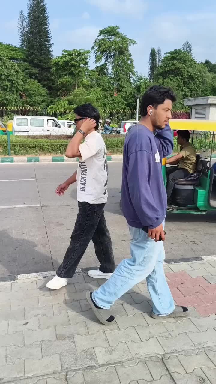 @🫂👩&zwj;❤️&zwj;👨