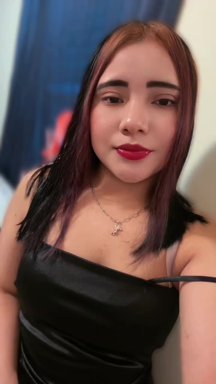 @AHNA 🍓🦋🍷