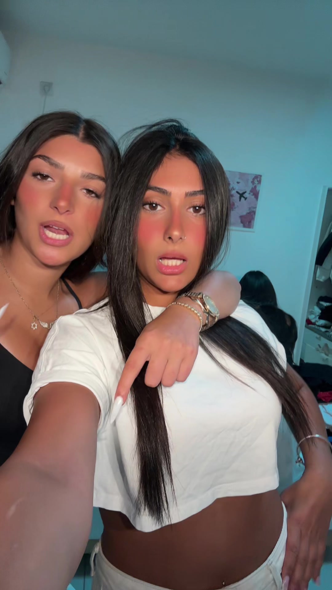 @Leahshamai