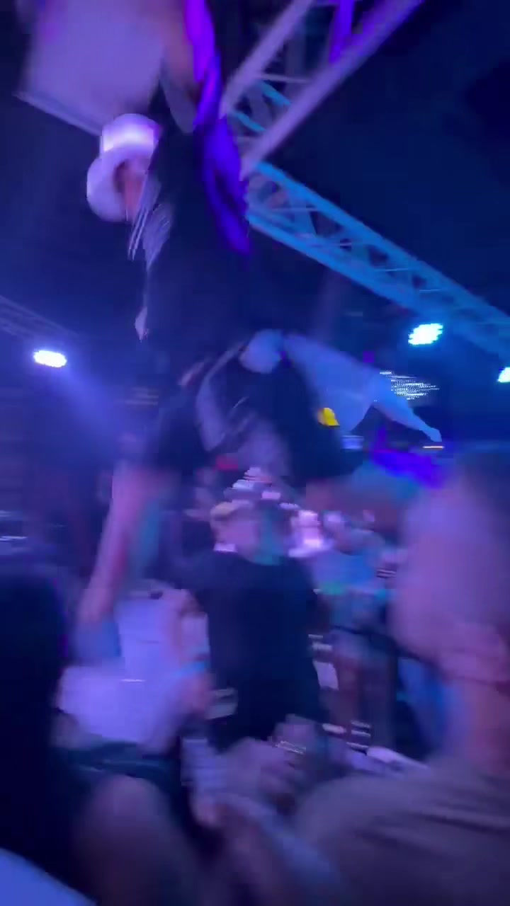 @Adrian_Raps_
