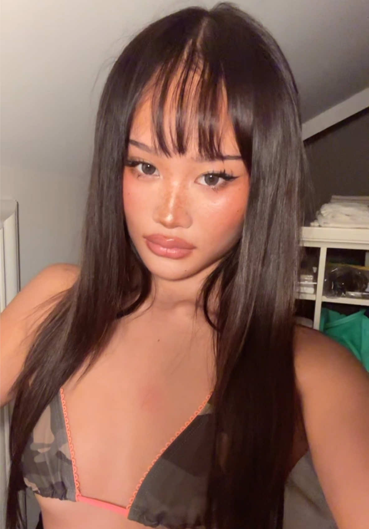 @<33