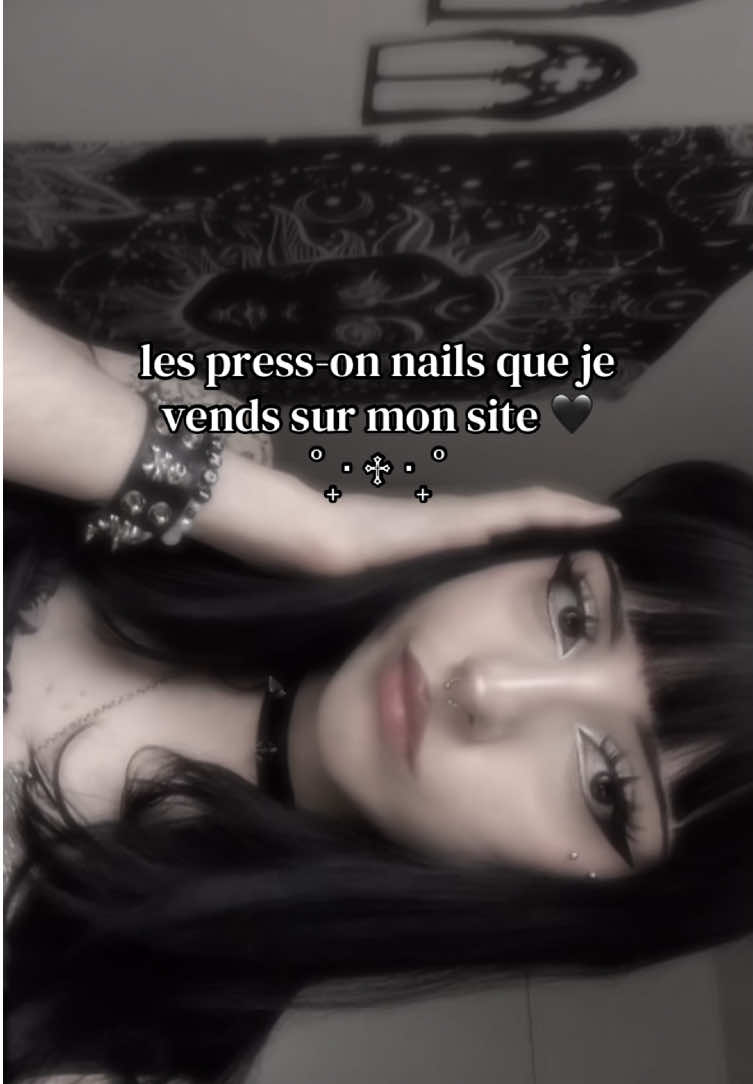 @๐๐ถ๐๐๐เผหห | press on nails