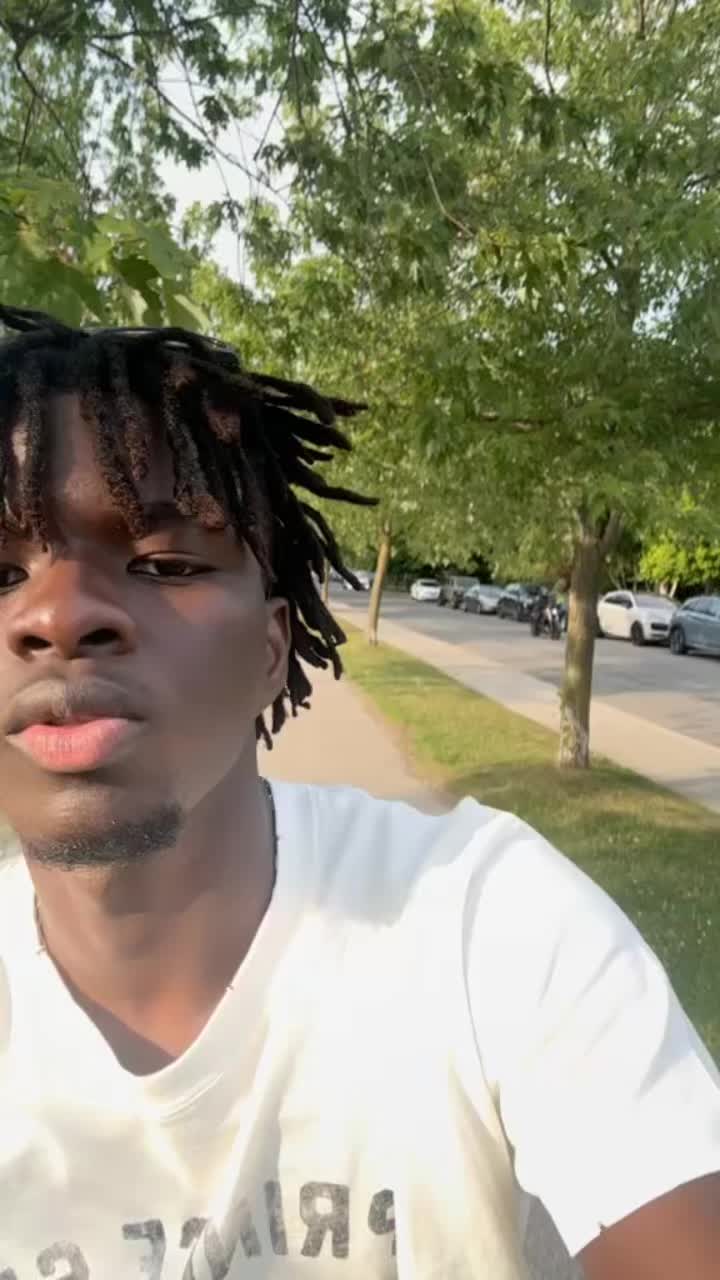 @Warizz