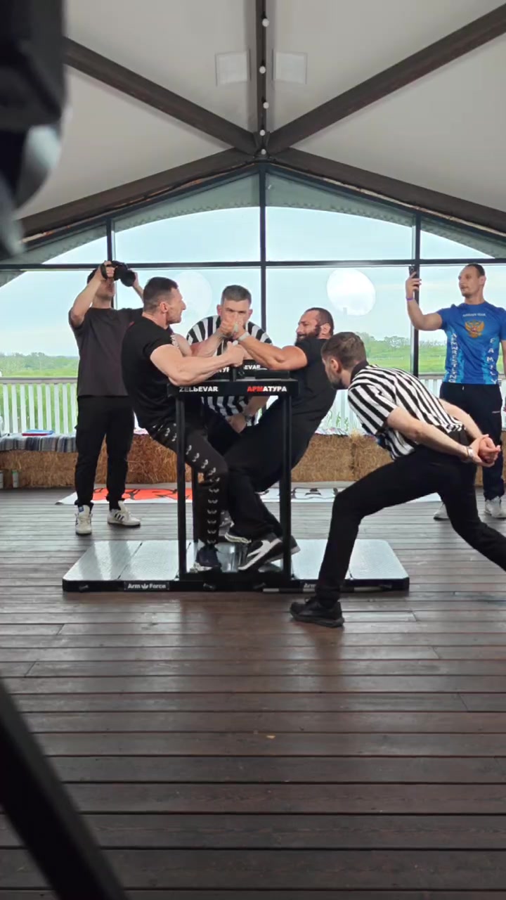 @Iron wrestling