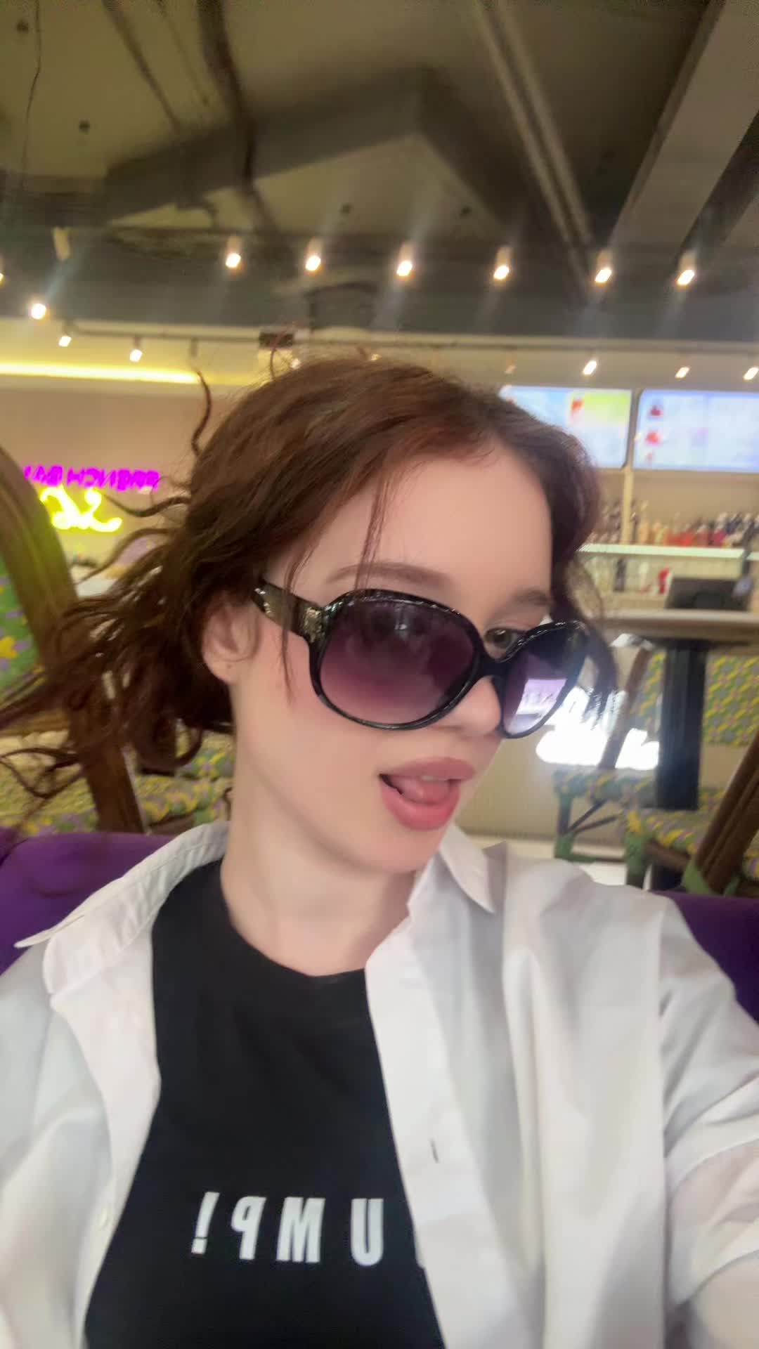 @sannyv_
