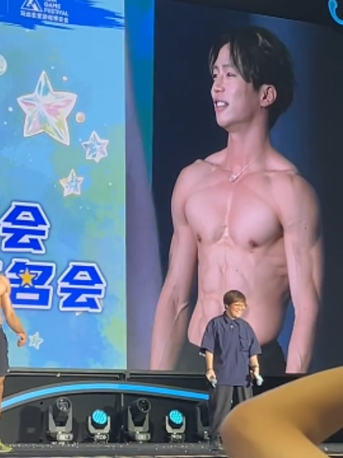@Beautiful Muscle Male