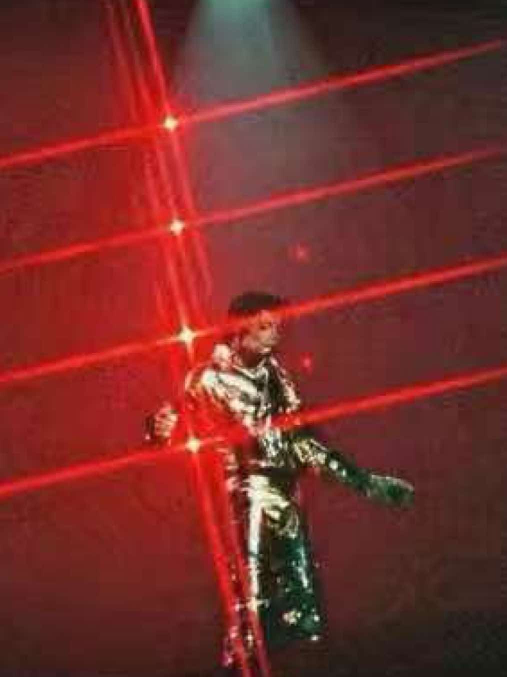 @⏾