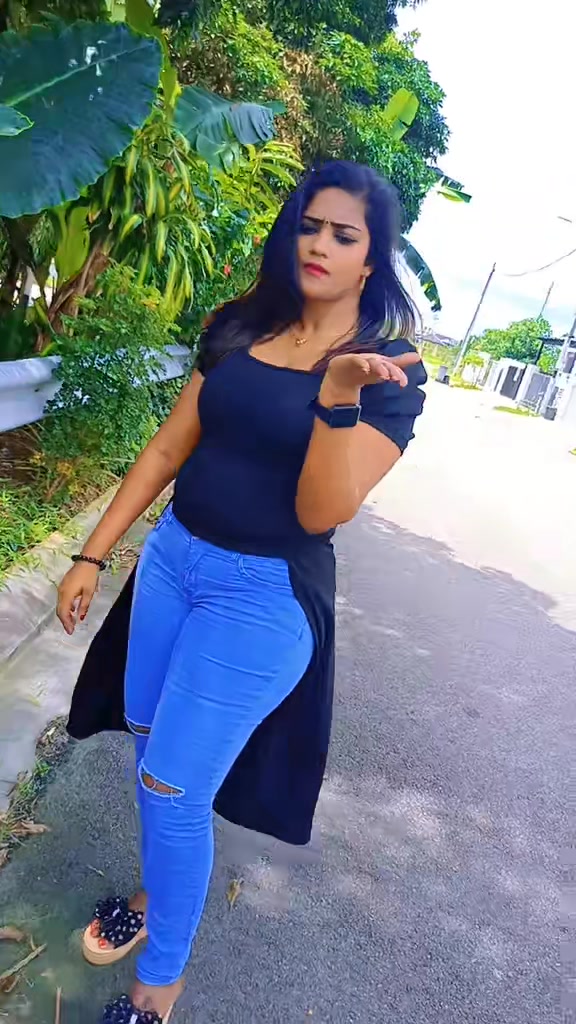 @Malini🖤💚✨🌻