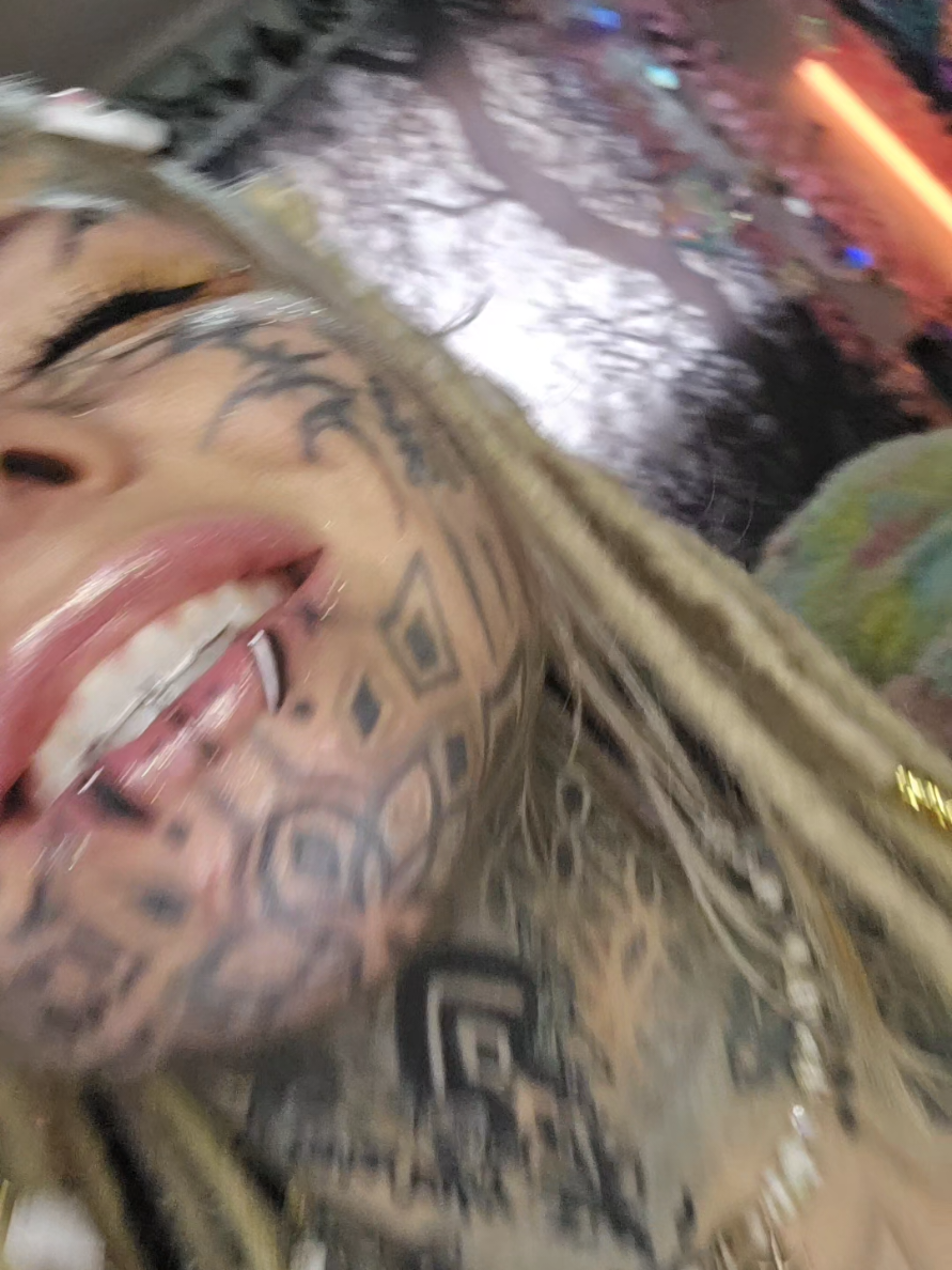 @𝔳𝔦𝔭𝔢𝔯𝔨𝔦𝔱𝔱𝔶𝔤𝔬𝔯𝔢