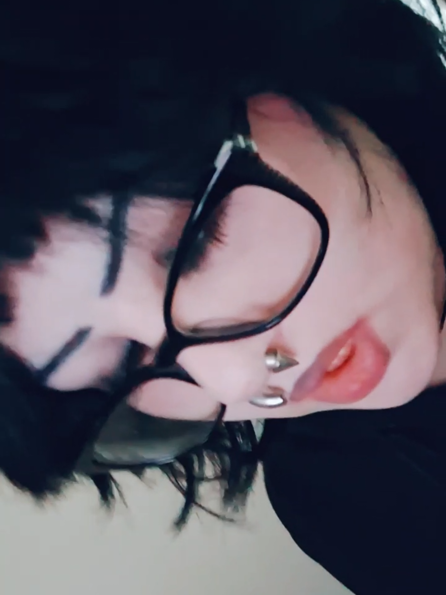 @🎵🦴hannah🦴🎵