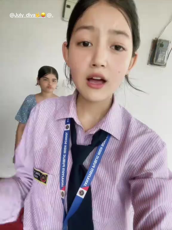 @🧏🏼&zwj;♀️