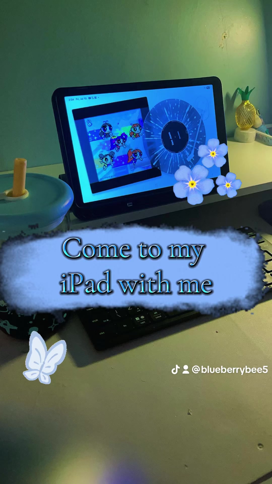 @•~_,.Luna is studying(•~•)