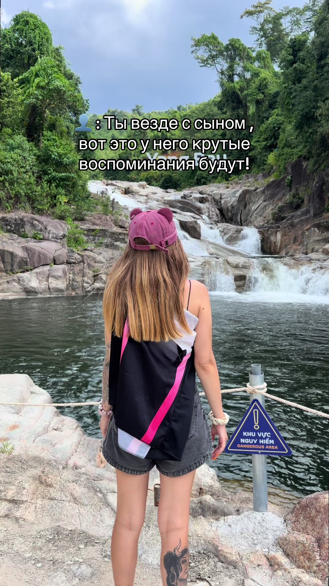 @Девочка с татуировкой дракона