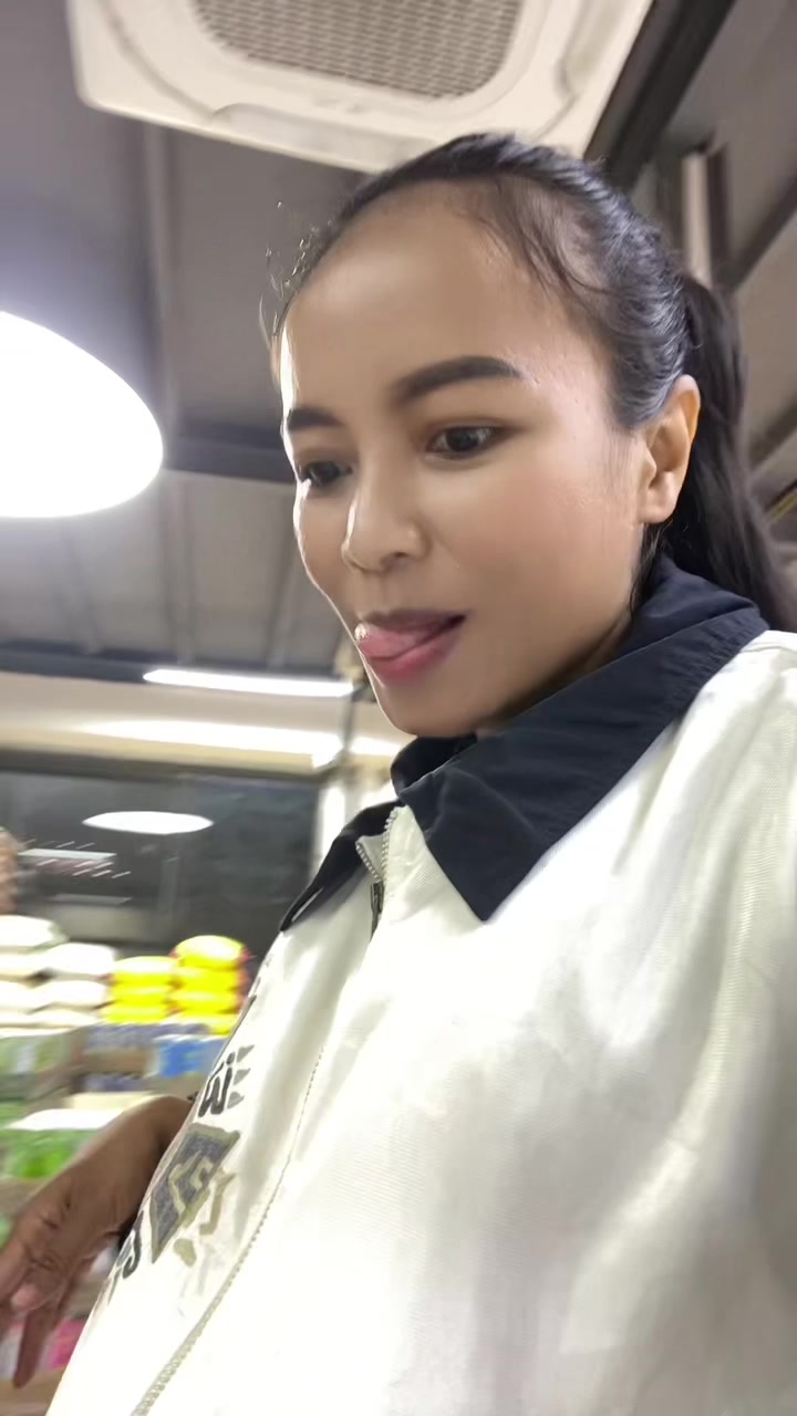 @ViviLau