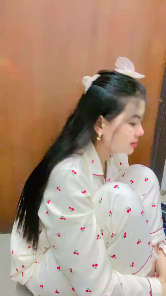 @🦋Nang Khin Moe🦋( ခင်မိုး )🍃