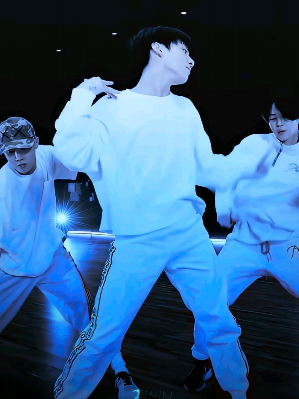 @jj1m1n⁷ is seeing BTS