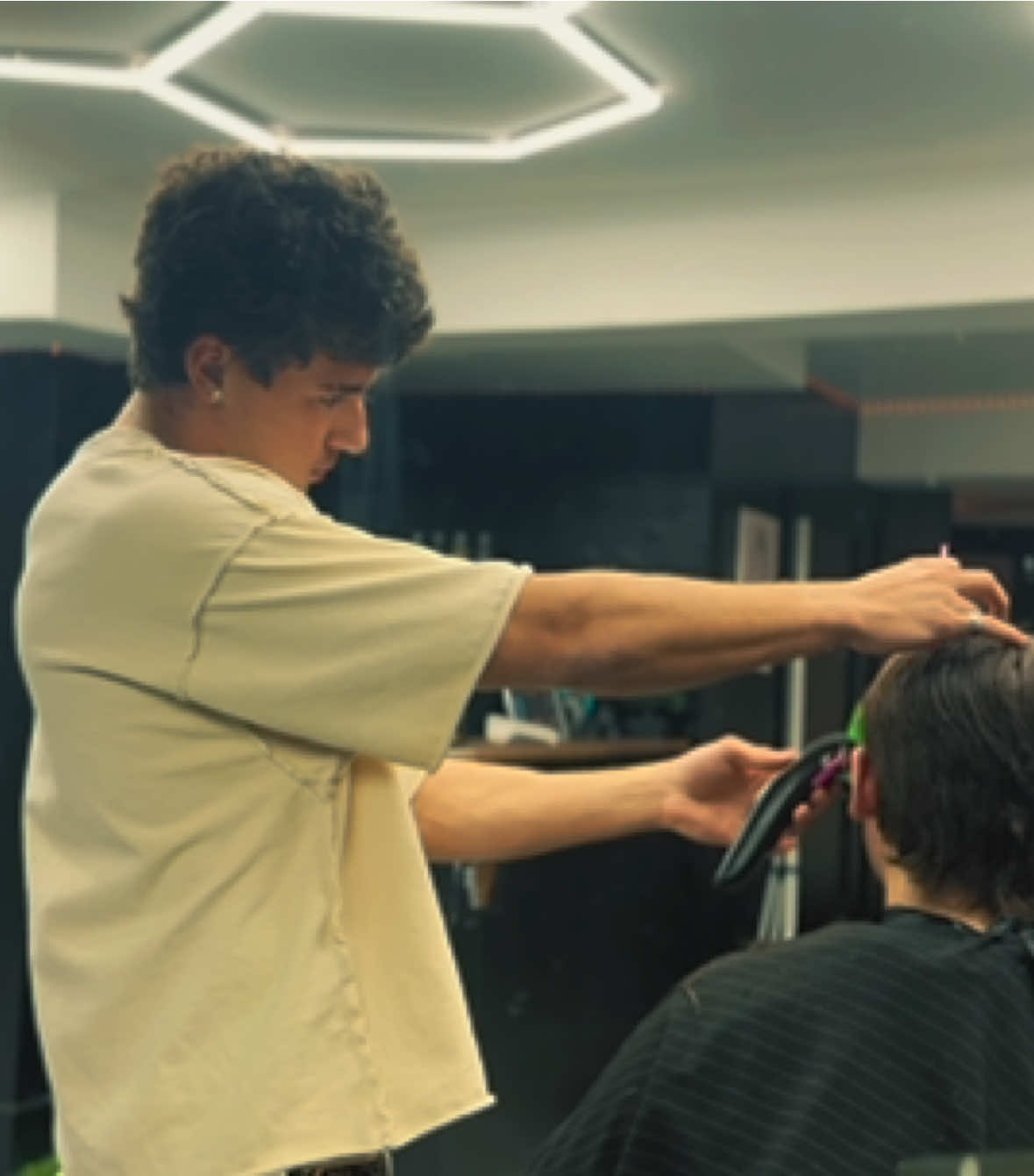 @goldenbarbershop769