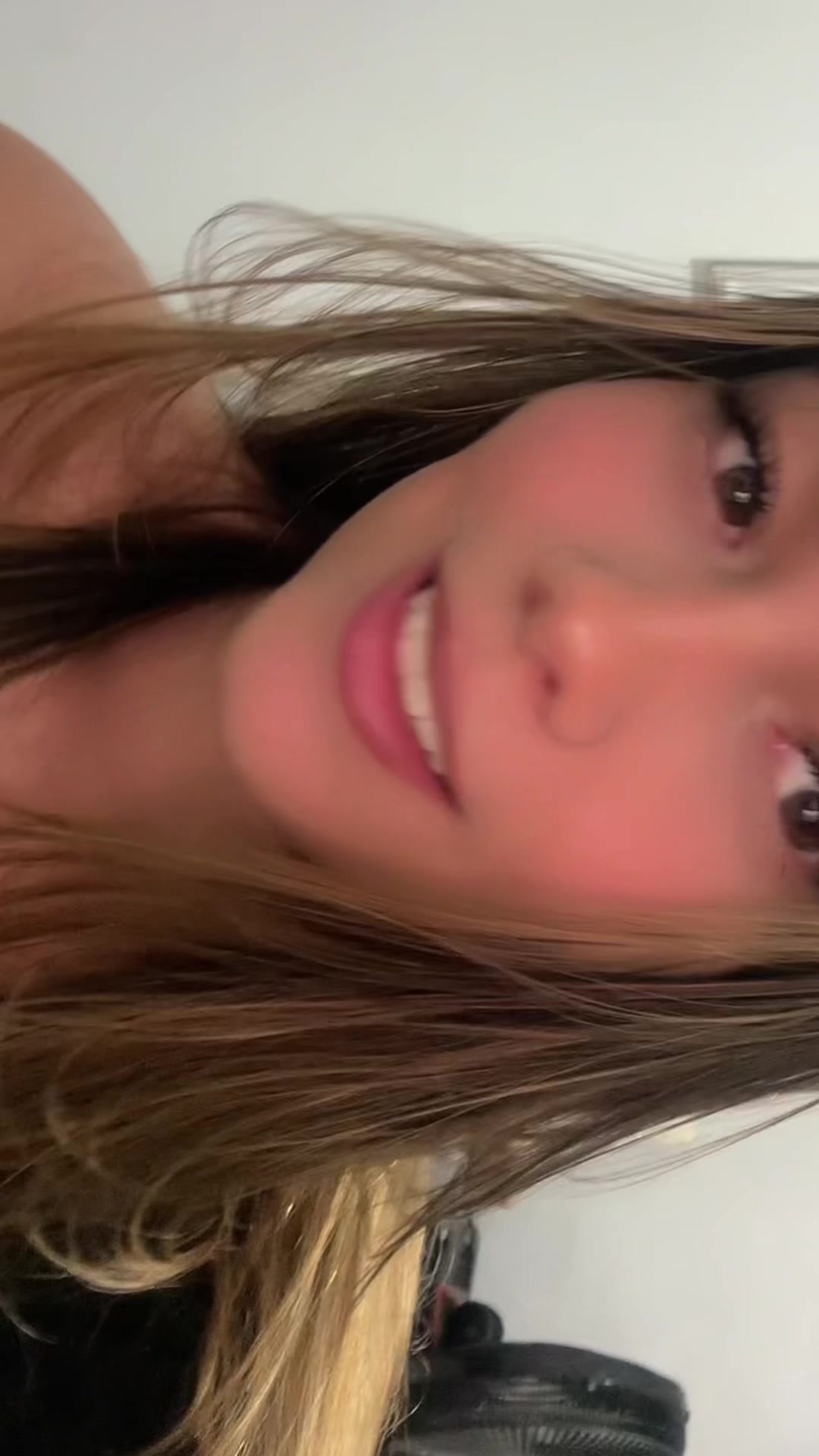 @tha&iacute;sa s saraiva