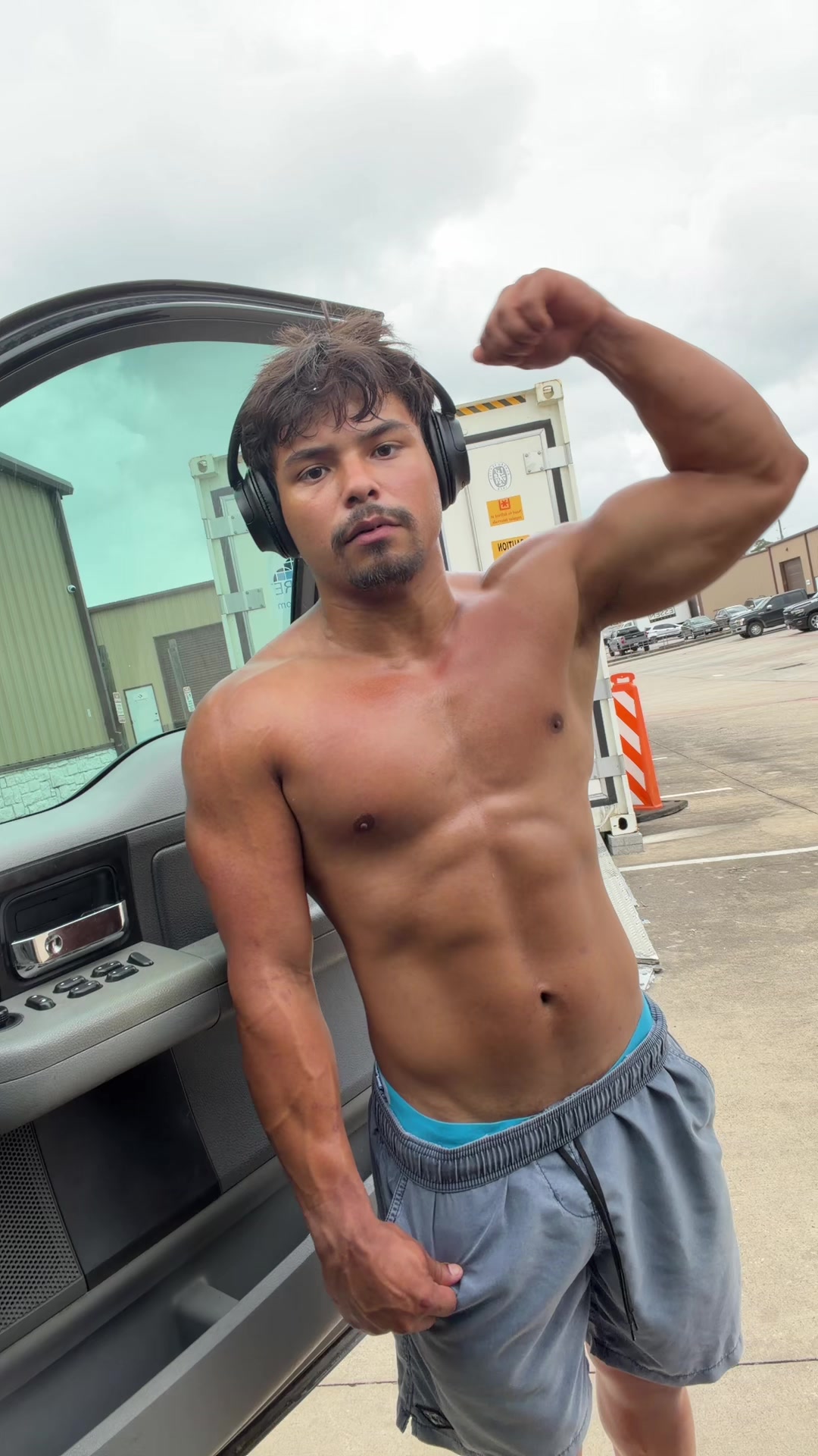 @izzyvega